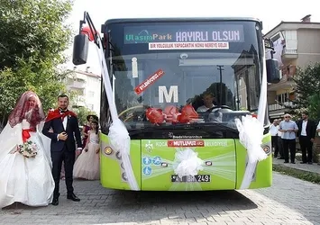 Tanıştıkları otobüs düğün araçları oldu