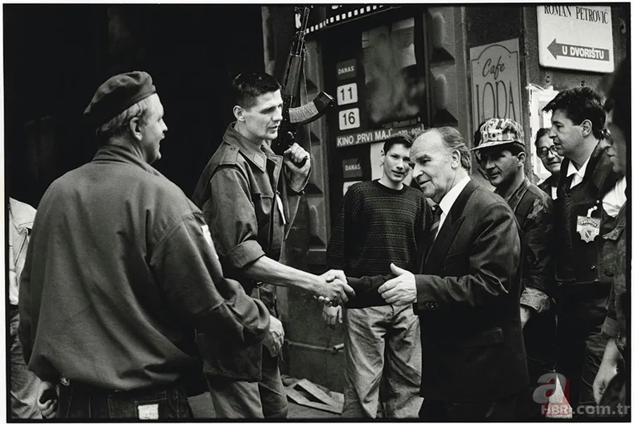 Bosna Hersek'in ilk Cumhurbaşkanı Merhum Aliya İzetbegoviç İslam düşmanlarına karşı bakın nasıl ant içmiş! 12