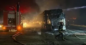 Şanlıurfa’da seyir halindeki TIR yandı