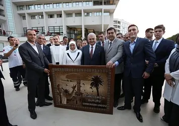 Başbakan Yıldırım'a İzmir'de sürpriz kutlama
