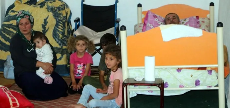 Hakkari'de yılan korkusuyla terk ettikleri evlerine geri döndüler