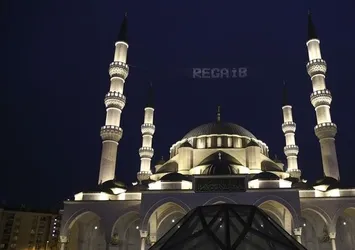 YILIN İLK KANDİLİ! Regaip Kandili nedir, ne anlama geliyor? Regaip Kandili'nde ne oldu?