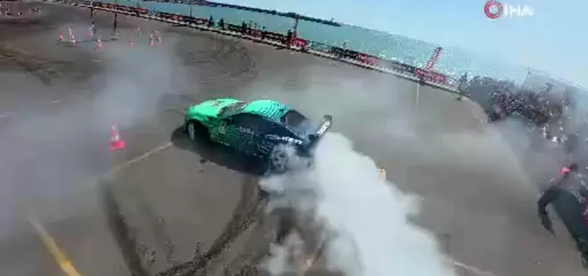 Drift şov: Asfalt eridi lastikler yandı