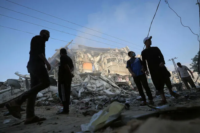 Avusturya Başbakanı Sebastian Kurz başbakanlık binasına İsrail bayrağı çektirdi