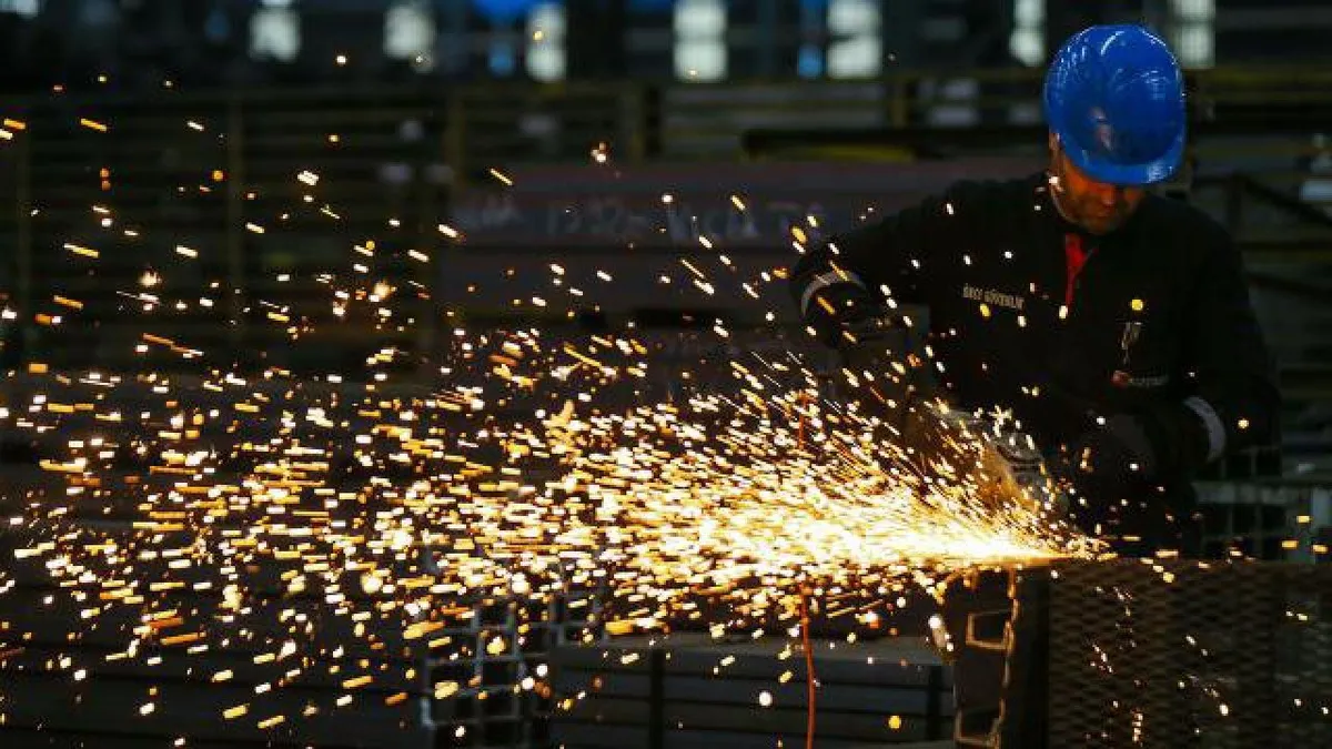 İşsiz sayısı bir önceki aya göre 5 bin kişi azalırken, genç nüfusta işsizlik oranı yüzde 14,5'e geriledi