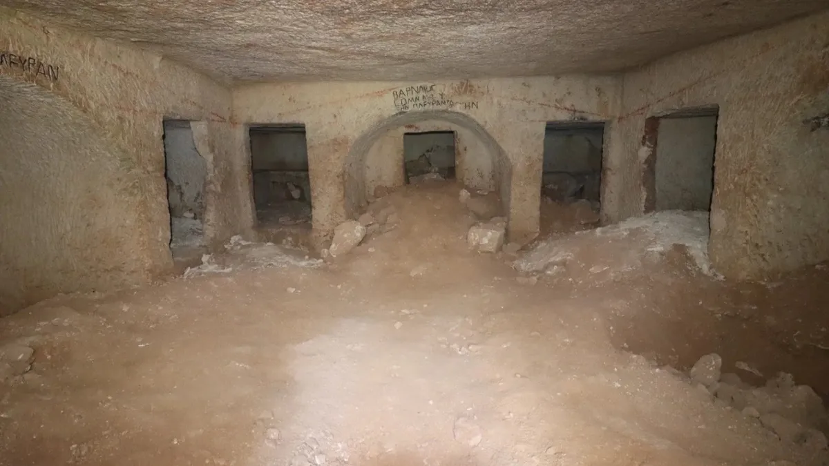 Şanlıurfa'da bulunan kaya mezarı kayıt altına alındı