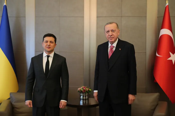 Son dakika: Rusya ile savaşın eşiğindeki Ukrayna'dan Türkiye'ye kritik ziyaret! Vladimir Zelenskiy Huber Köşkü'nde - 5