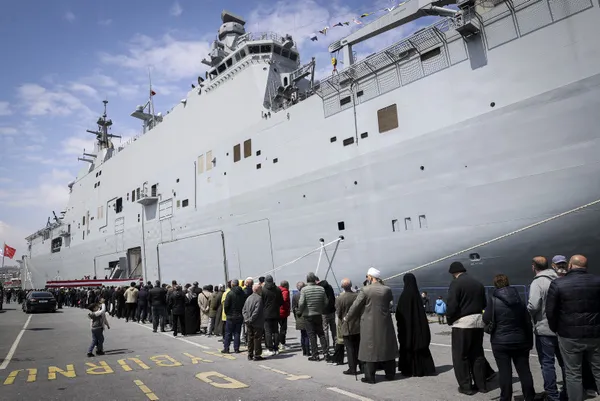 TCG Anadolu gemisinde bayram yoğunluğu