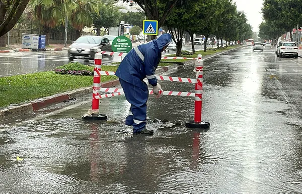 1673546395313.jpg Son dakika: Eğitime bir gün ara! Yoğun sağanak yağış ve fırtına uyarısı! Antalya Elmalı için flaş karar... - 1