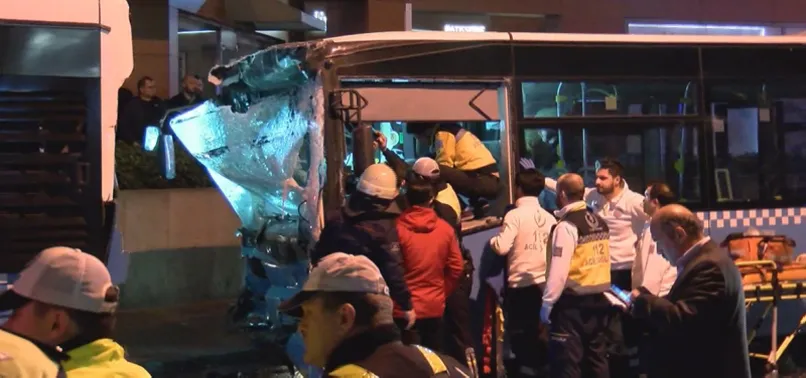 Şişli'de halk otobüsü kaza yaptı: 24 yaralı