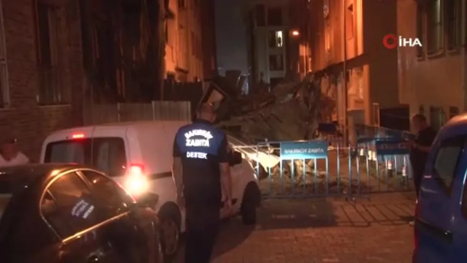 Bakırköy’deki tarihi binada kısmi çökme