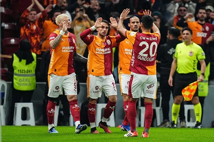 aslan-devreyi-zirvede-birakti-mac-sonucu-galatasaray-3-0-kasimpasa-1766344089720.jpeg Fotoğraf (AA)