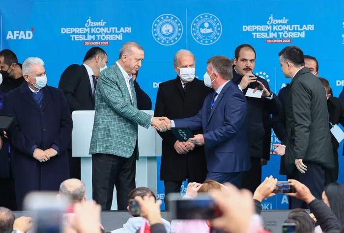Son dakika: Devlet sözünü tuttu: İzmir’de evler bir yılda teslim! Başkan Erdoğan’dan Deprem Konutları Teslim Töreninde önemli açıklamalar