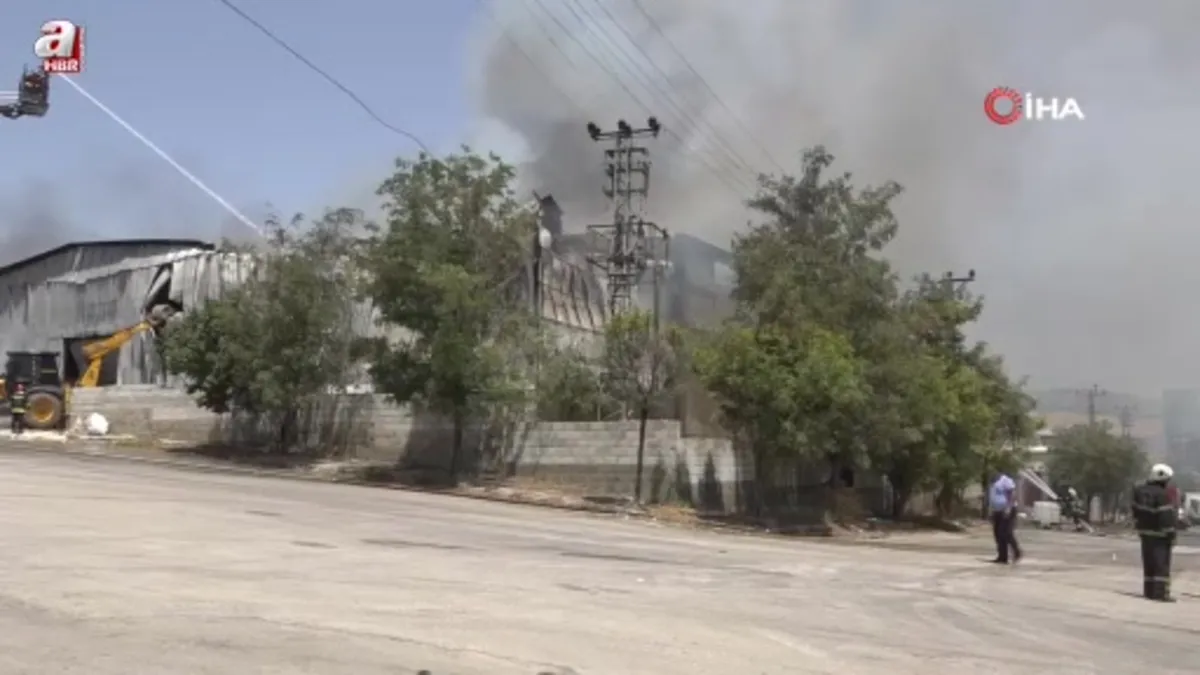 Gaziantep'te halı fabrikasındaki yangın kontrol altına alındı