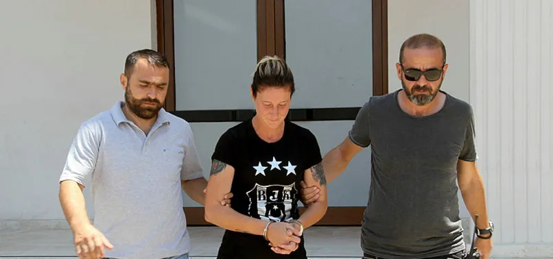 Plajda güneşlenirken yakalandı