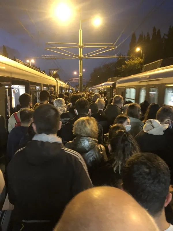 Toplu ulaşımda dibi gördü: CHP’li İstanbul Büyükşehir Belediyesi’nin başarısızlığı vatandaşı isyan ettirdi