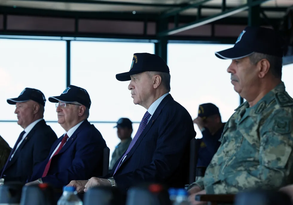 baskan-erdogandan-efes-2026-tatbikatindan-dunyaya-net-mesaj-1779358806737.jpg Başkan Recep Tayyip Erdoğan EFES-2026 tatbikatına katıldı (AA)