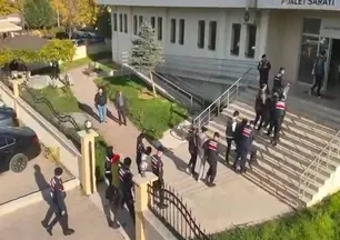 İki ilde evlilik vaadiyle dolandırıcılık yapan 5 kişi gözaltına alındı