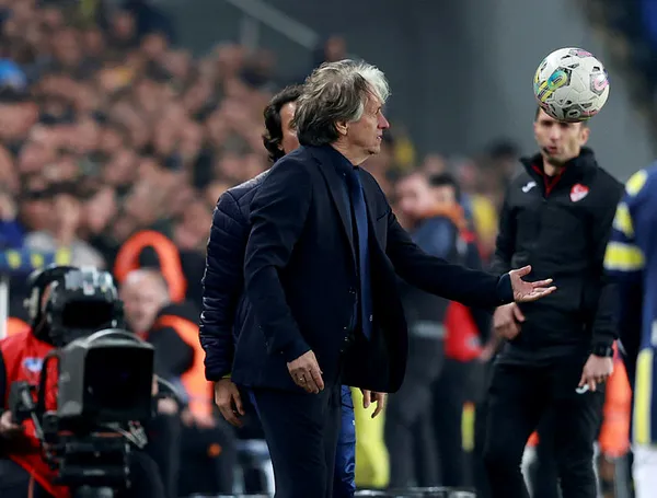 Galatasaray’a farklı mağlup olan Fenerbahçe’de teknik direktör Jorge Jesus konuştu: Galatasaray çok sakindi