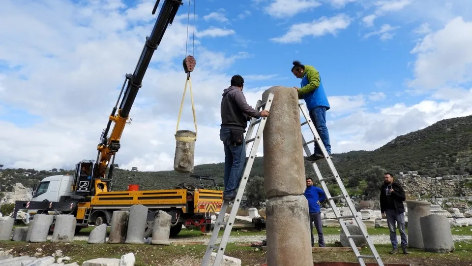 Başkan Erdoğan tarafından 2020 ’Patara yılı’ ilan edilmişti! Patara’nın dev sütunları yerlerine dikiliyor | VİDEO
