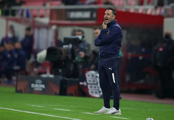 fenerbahce-besiktas-derbisinin-ardindan-pereiradan-aciklama-taraftarin-tepkisi-normal-1639942238789.jpg Fenerbahçe - Beşiktaş derbisinin ardından Pereira'dan açıklama: Taraftarın tepkisi normal - 1