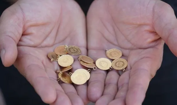 Altın fiyatları zirvede! Gram altın düşecek mi yükselecek mi? Fiyatı kritik eşiği geçecek mi? Güncel çeyrek altın gram altın bilezik fiyatları