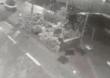 Aracıyla yaklaştı ağacı çalıp kaçtı! Yer: Sultangazi