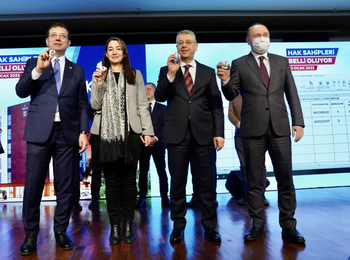 Son dakika: KİPTAŞ kura çekiminde manipülasyon iddiası: Çektiği topu geri attı yeniden çekti! Sosyal medyadan tepki yağıyor