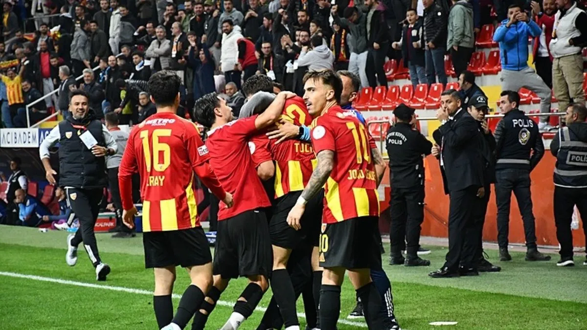 Kayseri'de gol düellosu! Kayserispor 3 - 2 Kasımpaşa MAÇ SONUCU