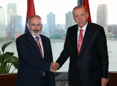 BAŞKAN ERDOĞAN ERMENİSTAN BAŞBAKANI PAŞİNYAN İLE GÖRÜŞTÜ