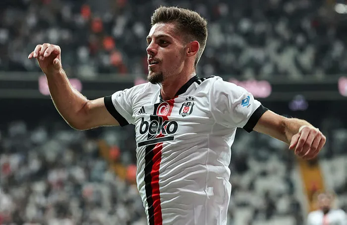 son-dakika-besiktas-francisco-monteroyu-hamburga-kiraladi-1673796190019.jpg Son dakika: Beşiktaş Francisco Montero'yu Hamburg'a kiraladı - 2