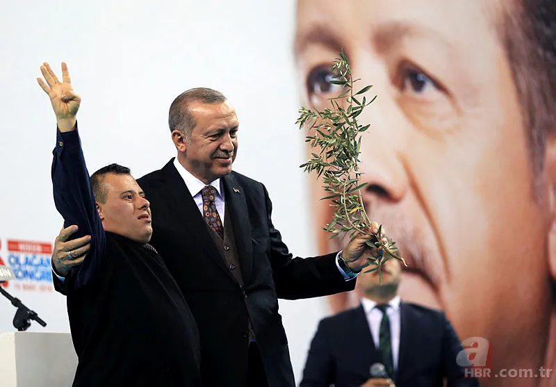 Cumhurbaşkanı Erdoğan, 105 yaşındaki Fikriye ninenin elini öptü 25