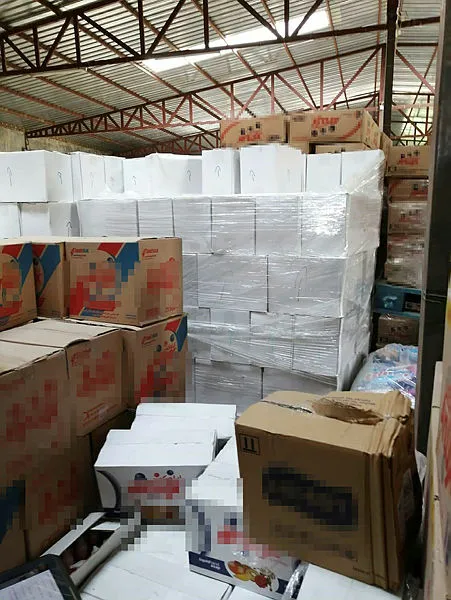 Hatay'da gelen ihbar üzerine 5 bin 400 kaçak dezenfektan ele geçirildi - 2