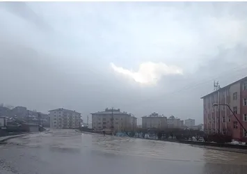 Yüksekova'da bir okul sular içinde kaldı