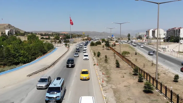 Son dakika: 43 ilin geçiş güzergâhında bayram trafiği! Günlük 100 binin üzerinde araç geçiyor - 3