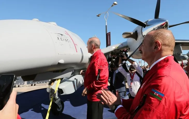 Akıncı'ya Erdoğan imzası! Bakü semalarında hilal ve yıldız! Teknofest'te nefesleri kesen gösteri