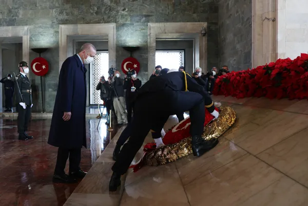 son-dakika-cumhuriyet-98-yasinda-baskan-erdogan-ve-devlet-erkani-anitkabirde-1635493909197.jpg Son dakika: Cumhuriyet 98 yaşında | Başkan Erdoğan ve devlet erkanı Anıtkabir'de - 3