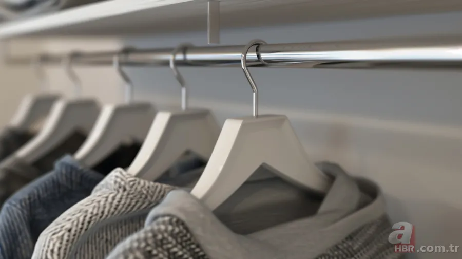 Kıyafetlerinizi metal askıdan kurtarın! Hem deliyor hem pas lekesi yapıyor 6