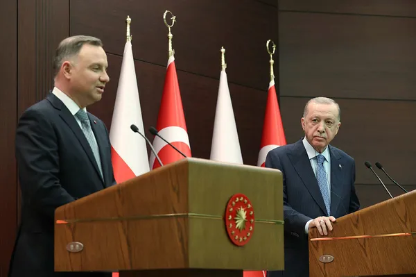 baskan-erdogandan-polonya-cumhurbaskani-duda-ile-ortak-basin-toplantisinda-onemli-aciklamalar-1647447021903.jpg Başkan Erdoğan'dan Polonya Cumhurbaşkanı Duda ile ortak basın toplantısında önemli açıklamalar - 4