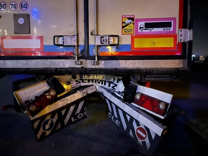 menetesede-feci-kaza-motosiklet-tira-carpiti-1-olu-1765579718996.jpeg Fotoğraf (İHA)