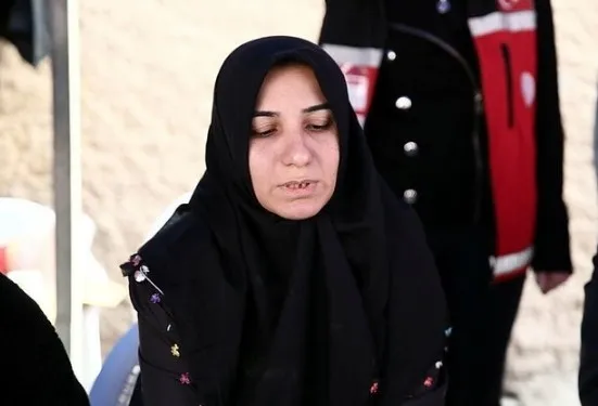 istiklal-caddesindeki-patlamada-esi-ile-kizi-ecrini-topraga-vermisti-acili-anneden-yurek-yakan-sozler-1668606051092.jpg İstiklal Caddesi’ndeki patlamada eşi ile kızı Ecrin’i toprağa vermişti! Acılı anneden yürek yakan sözler - 1