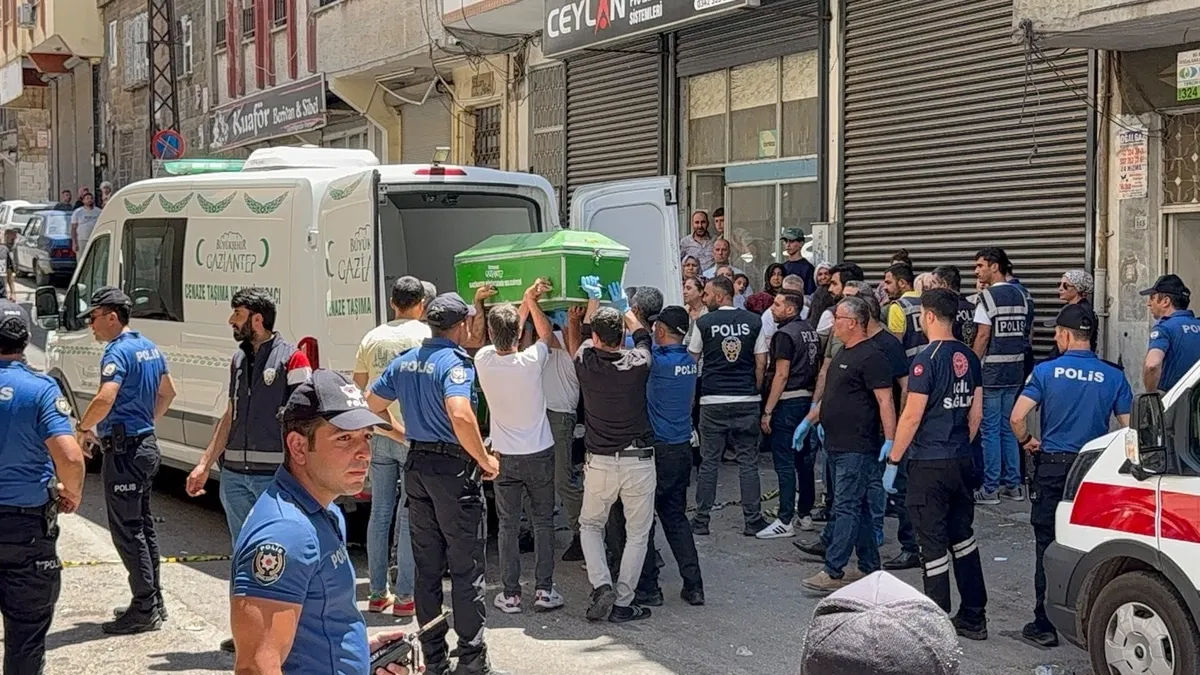 Cezaevinden izinli çıktı! Eski eşini bıçaklayarak öldürdü, ardından kendini astı - 1