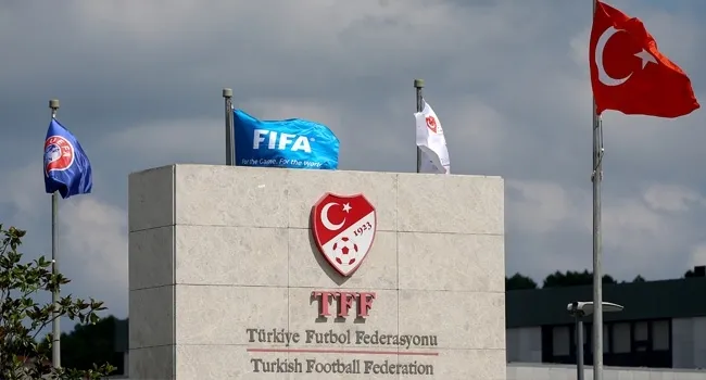 9-super-lig-kulubu-pfdkya-sevk-edildi-galatasaray-fenerbahce-besiktas-1713286411015.jpg 9 Süper Lig kulübü PFDK’ya sevk edildi! Galatasaray, Fenerbahçe, Beşiktaş... - 1