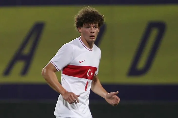 1.88’lik kule yuvasına dönüyor! Galatasaray’a devre arasında sürpriz golcü! Devler peşindeydi…