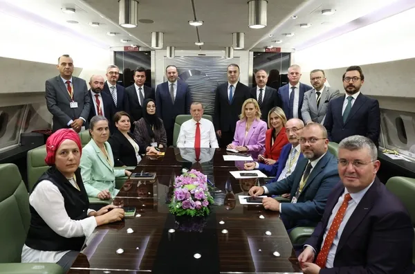 1662713669782.jpg Başkan Erdoğan'dan Balkan ziyaretleri dönüşü uçakta kritik açıklamalar! Kılıçdaroğlu'na sert tepki: Sen kimsin - 1