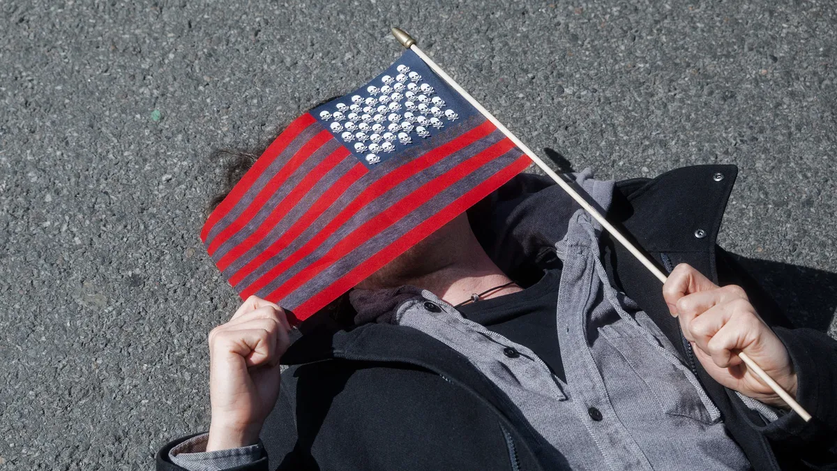 New York'ta "elleri kanlı" teknoloji devi protesto edildi