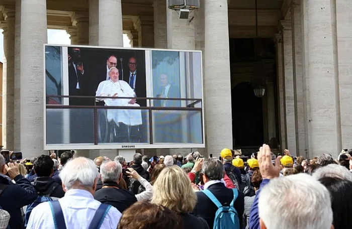 papa-francisten-5-haftanin-ardindan-ilk-goruntu-doktorlar-2-ay-sure-verdi-1742729065295.jpg Foto: REUTERS
