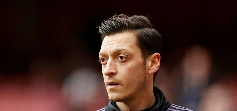 Mesut Özil'den anlamlı destek: İşten çıkarılan Arsenal maskotunun maaşını karşılayacağım