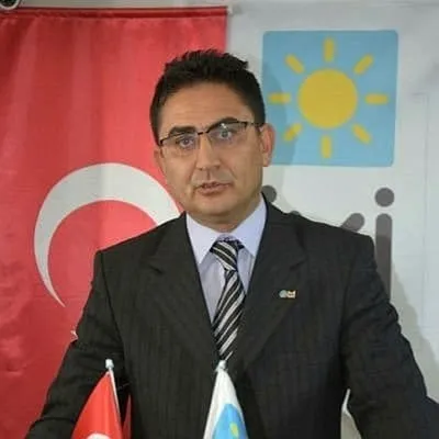 iyi-partili-ethem-baykal-meral-aksenerin-istifasini-istedi-iyi-partili-suer-tarafindan-tehdit-edildi-kongrede-1687193949896.jpg İyi Partili Ethem Baykal Meral Akşener'in istifasını istedi! İYİ Partili Süer tarafından tehdit edildi: Kongrede görüşürüz - 4
