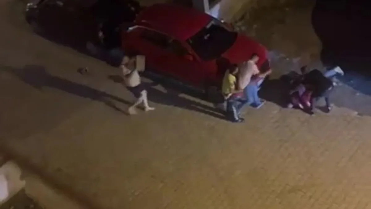 Komşular birbirlerine silah, bıçaklı ve briketle saldırdı